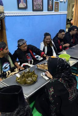 Mas Teguh Wiyono Bersama Biyung Yuli dan Mbah Pur Diskusi Hangat dengan Plt Bupati Ponorogo